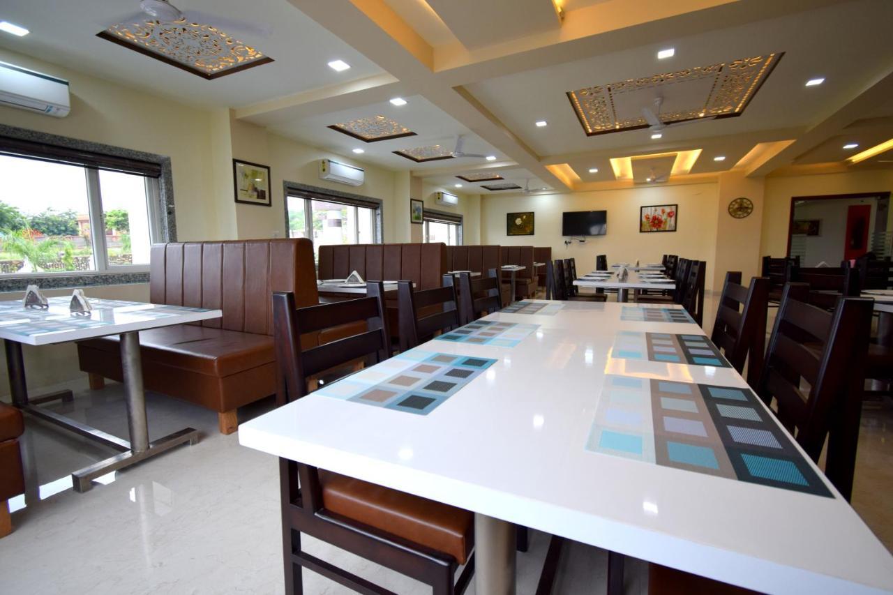 The Sky Imperial- Hotel Gopal Darshan นาถดวารา ภายนอก รูปภาพ