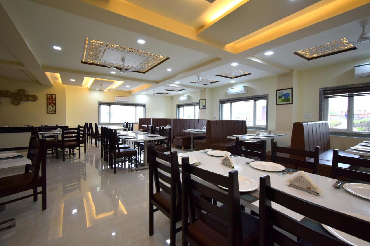 The Sky Imperial- Hotel Gopal Darshan นาถดวารา ภายนอก รูปภาพ