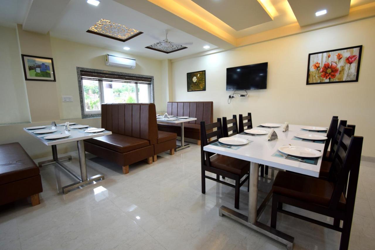 The Sky Imperial- Hotel Gopal Darshan นาถดวารา ภายนอก รูปภาพ