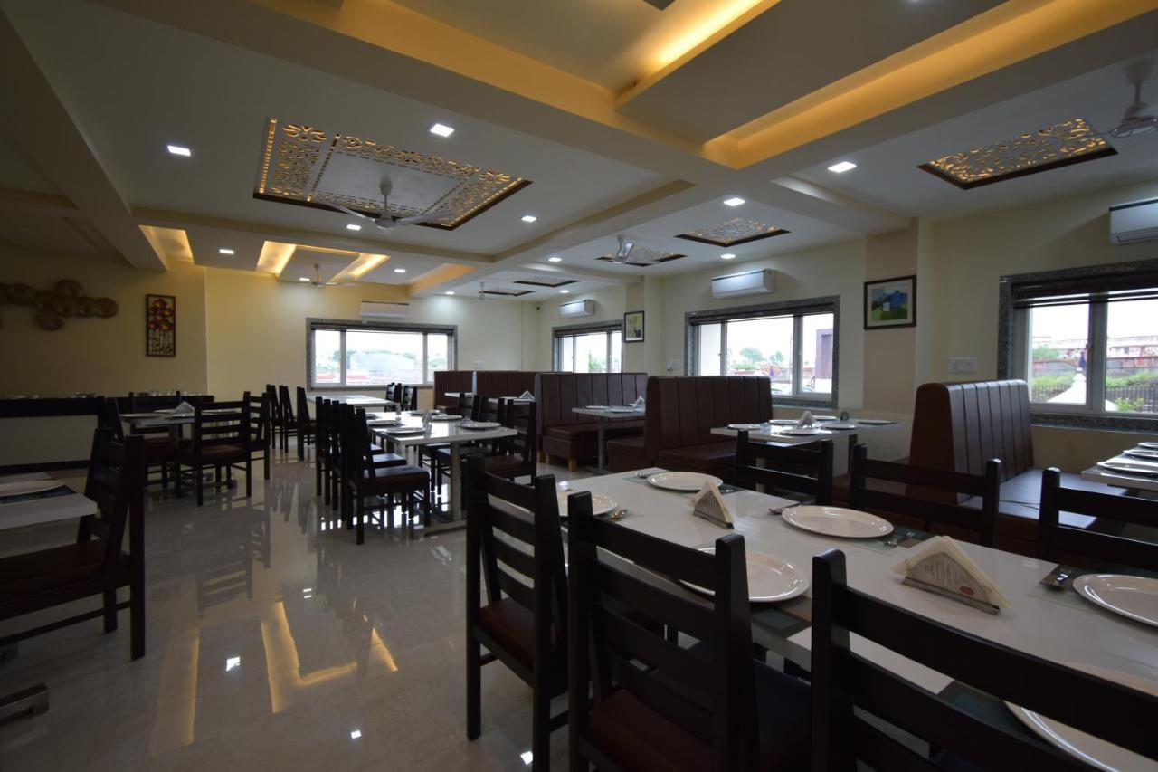 The Sky Imperial- Hotel Gopal Darshan นาถดวารา ภายนอก รูปภาพ