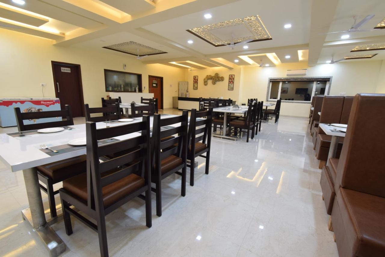 The Sky Imperial- Hotel Gopal Darshan นาถดวารา ภายนอก รูปภาพ
