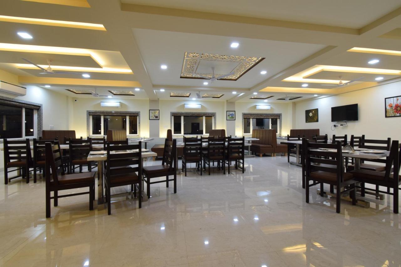 The Sky Imperial- Hotel Gopal Darshan นาถดวารา ภายนอก รูปภาพ