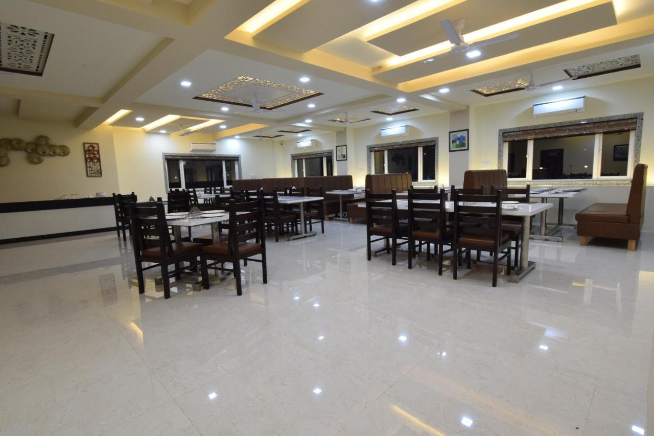The Sky Imperial- Hotel Gopal Darshan นาถดวารา ภายนอก รูปภาพ