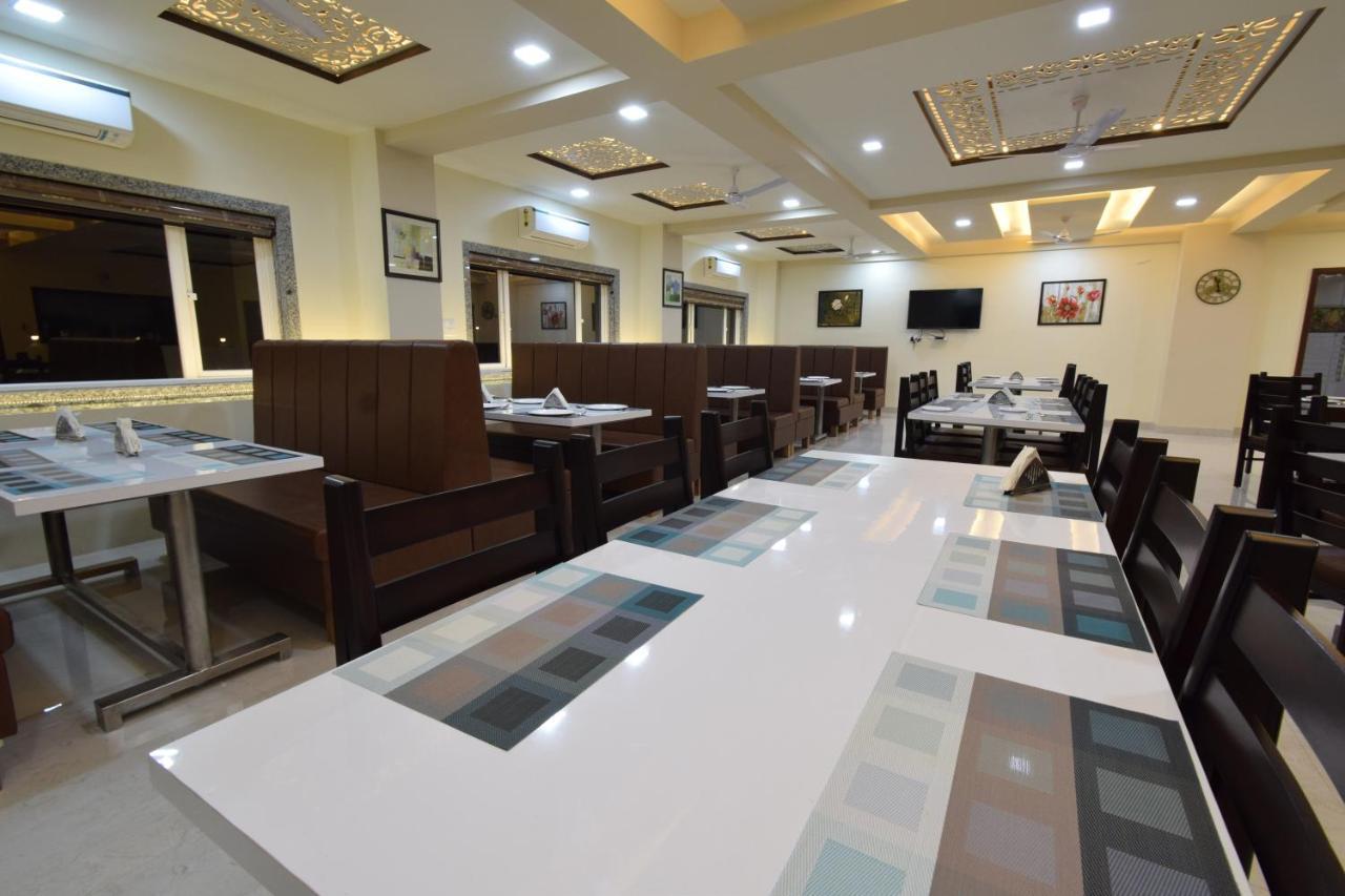 The Sky Imperial- Hotel Gopal Darshan นาถดวารา ภายนอก รูปภาพ