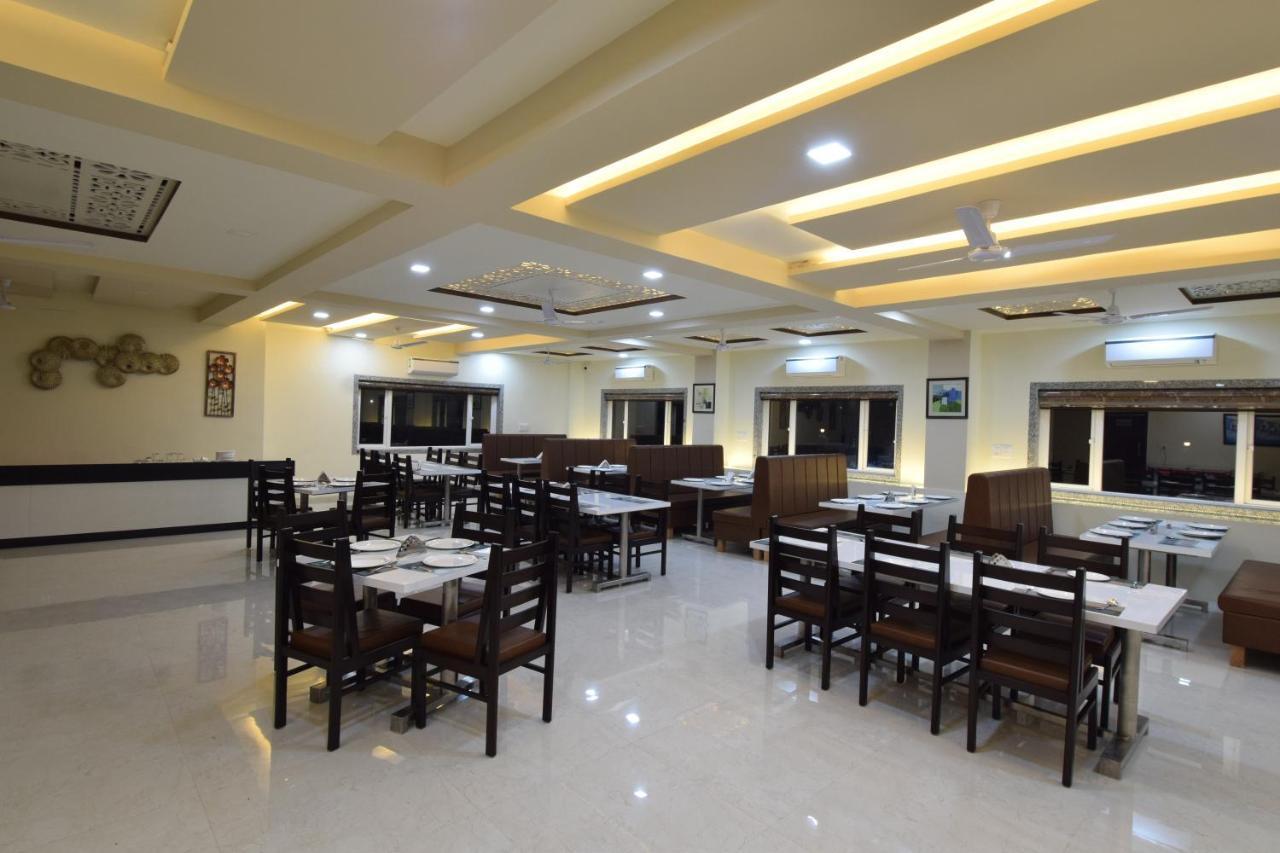 The Sky Imperial- Hotel Gopal Darshan นาถดวารา ภายนอก รูปภาพ