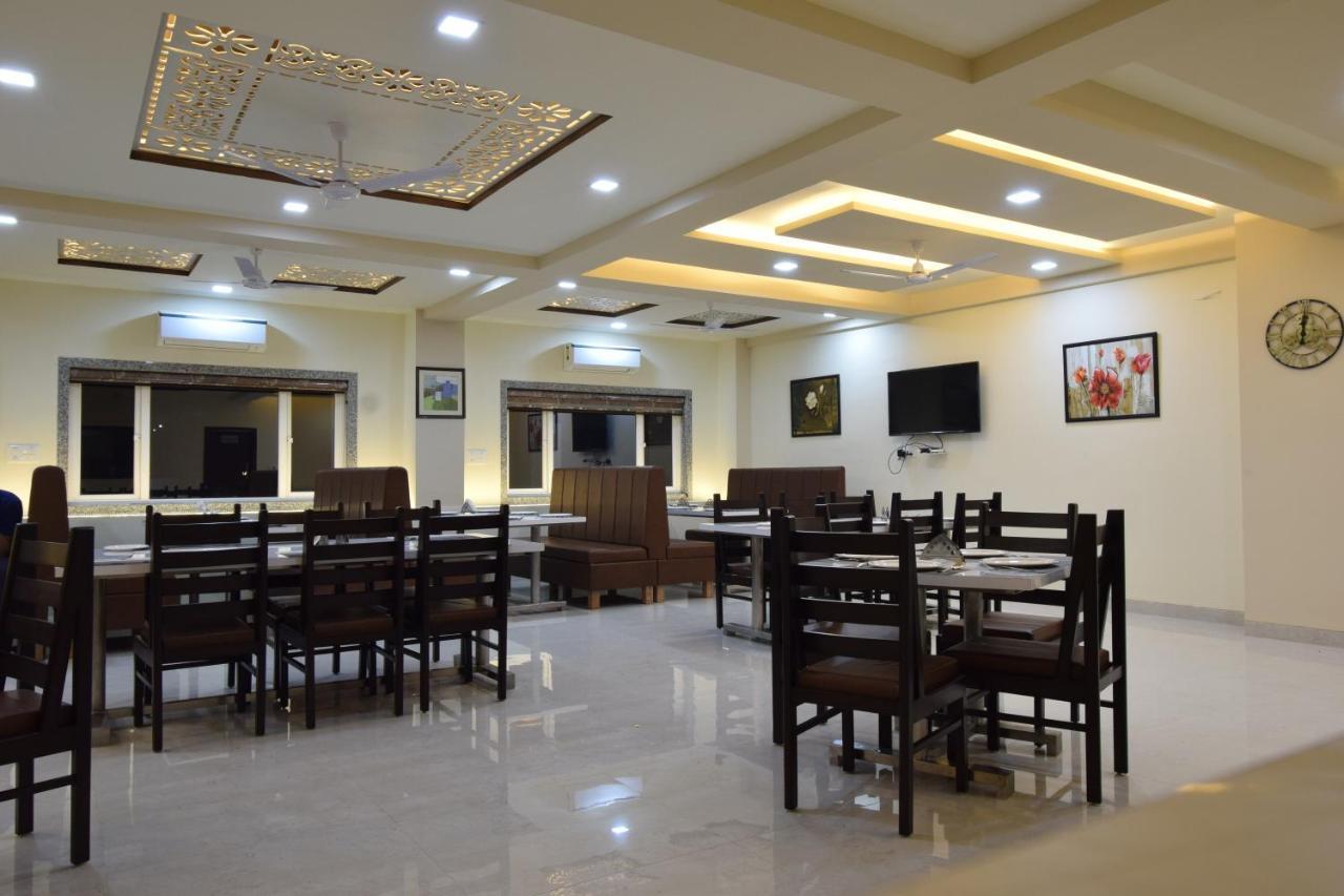 The Sky Imperial- Hotel Gopal Darshan นาถดวารา ภายนอก รูปภาพ