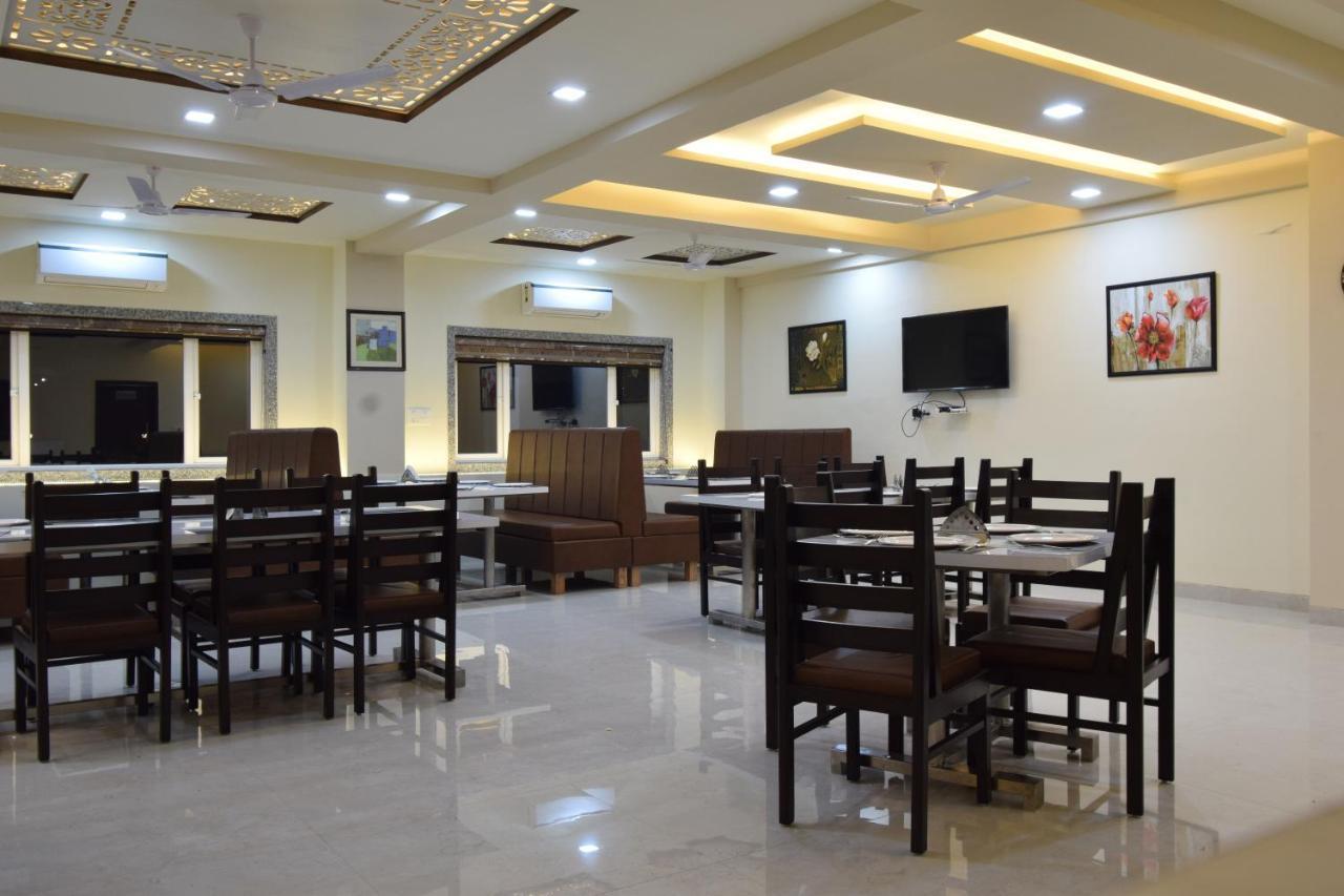 The Sky Imperial- Hotel Gopal Darshan นาถดวารา ภายนอก รูปภาพ